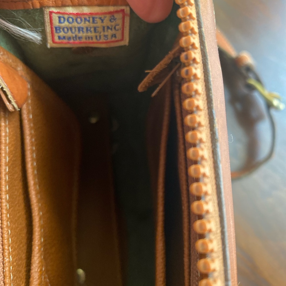 Dooney & Bourke Classic Vintage All-Weather Leather Handbag Green - Picture 5 of 9
